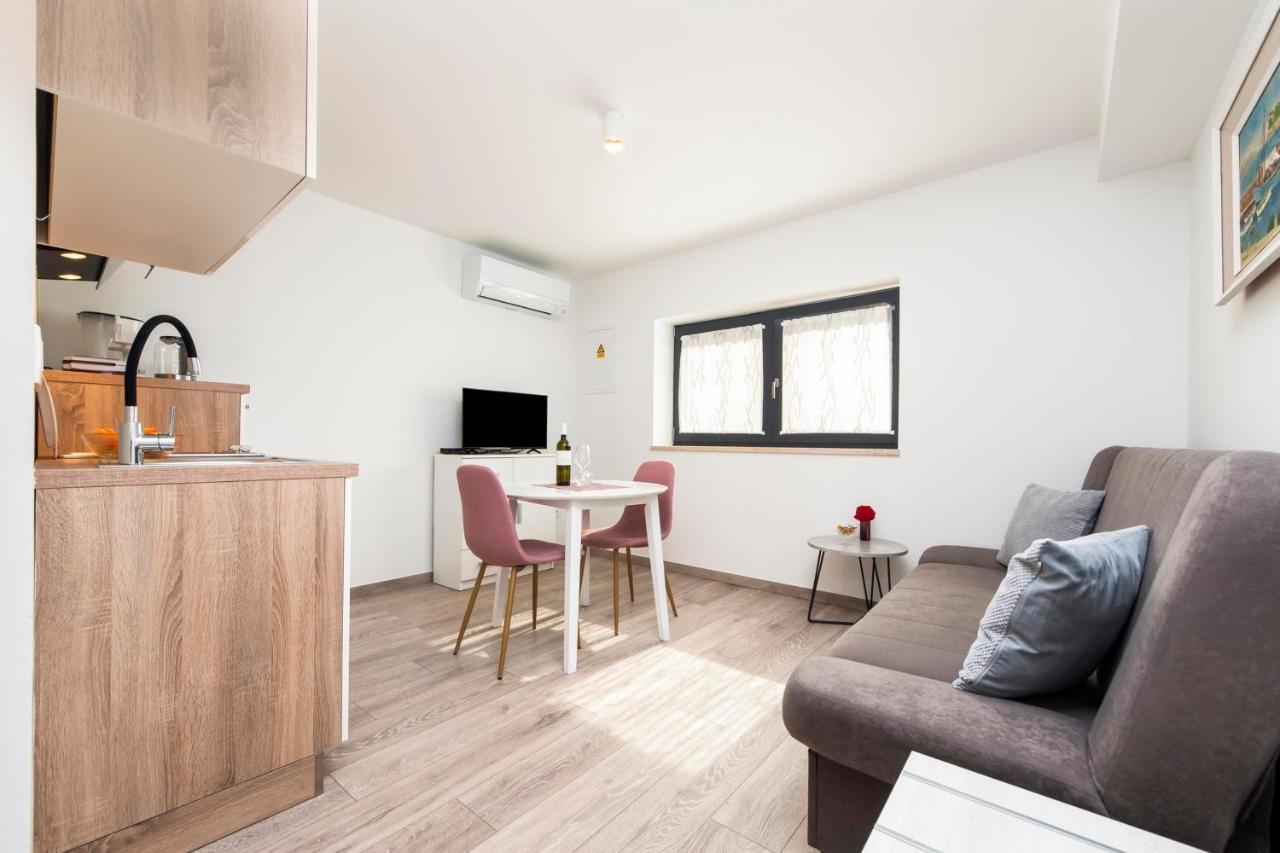 Apartments Katarina Ровин Екстериор снимка