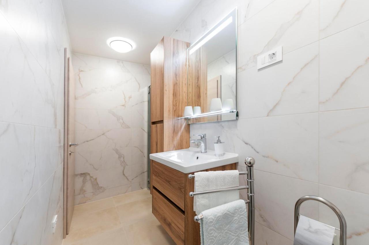 Apartments Katarina Ровин Екстериор снимка